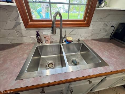 126 Valley Forge Circle Elyria OH 44035