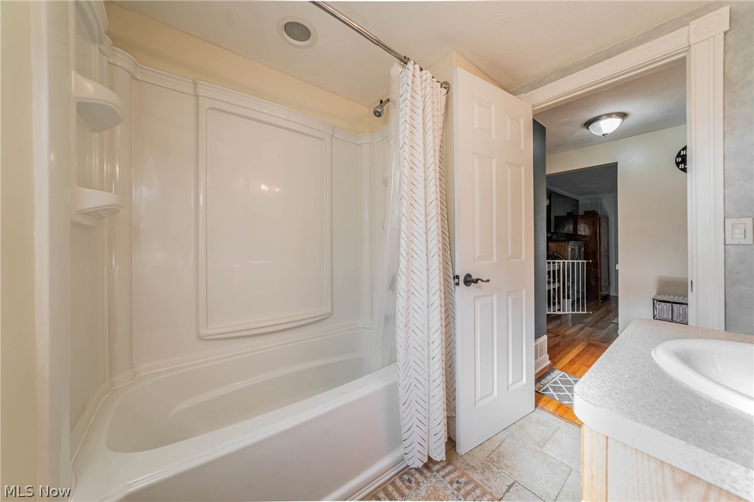 543 N Lake Street Madison OH 44057