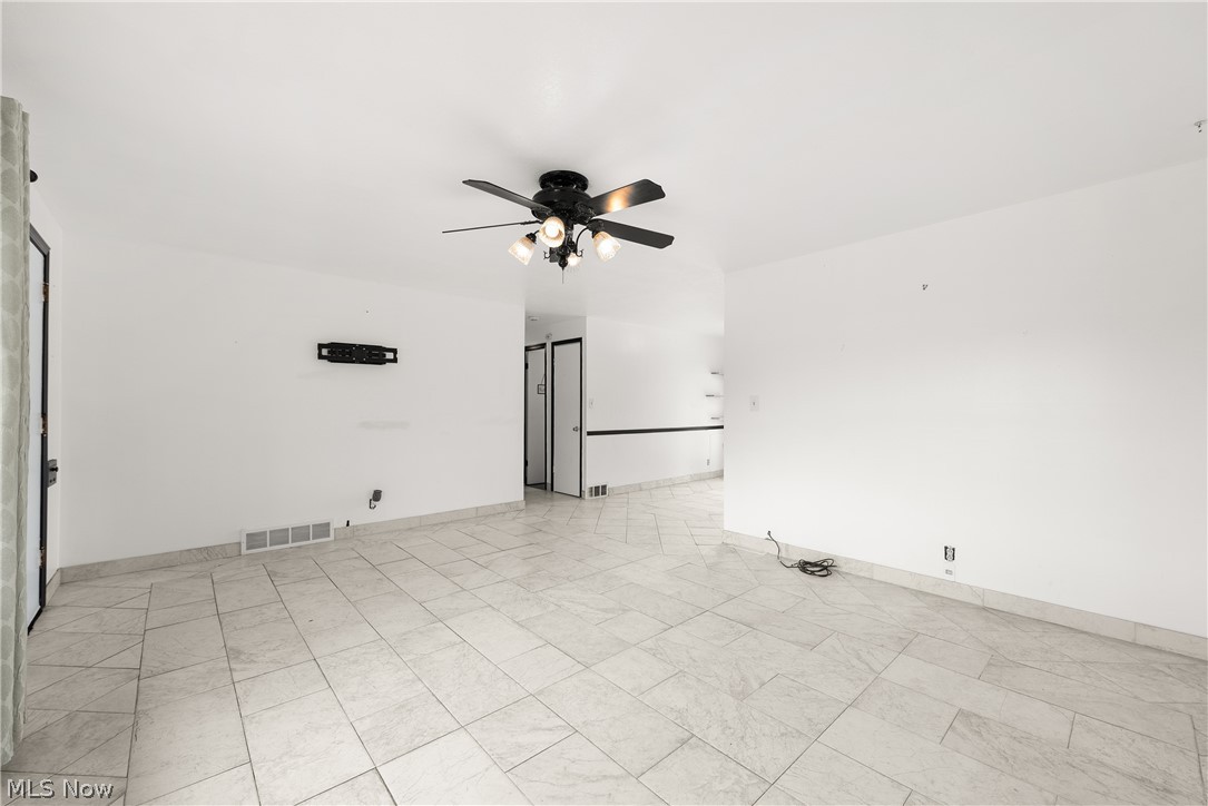 902 Colonel Drive Cleveland OH 44109