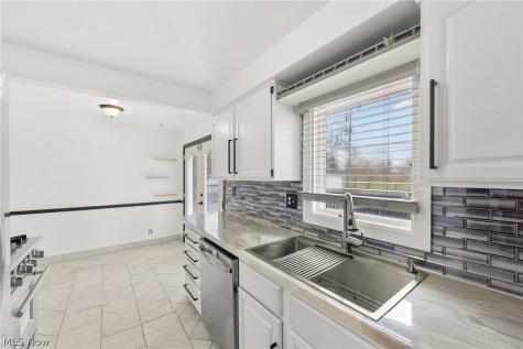 902 Colonel Drive Cleveland OH 44109