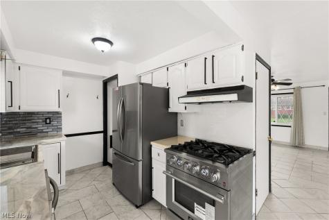 902 Colonel Drive Cleveland OH 44109