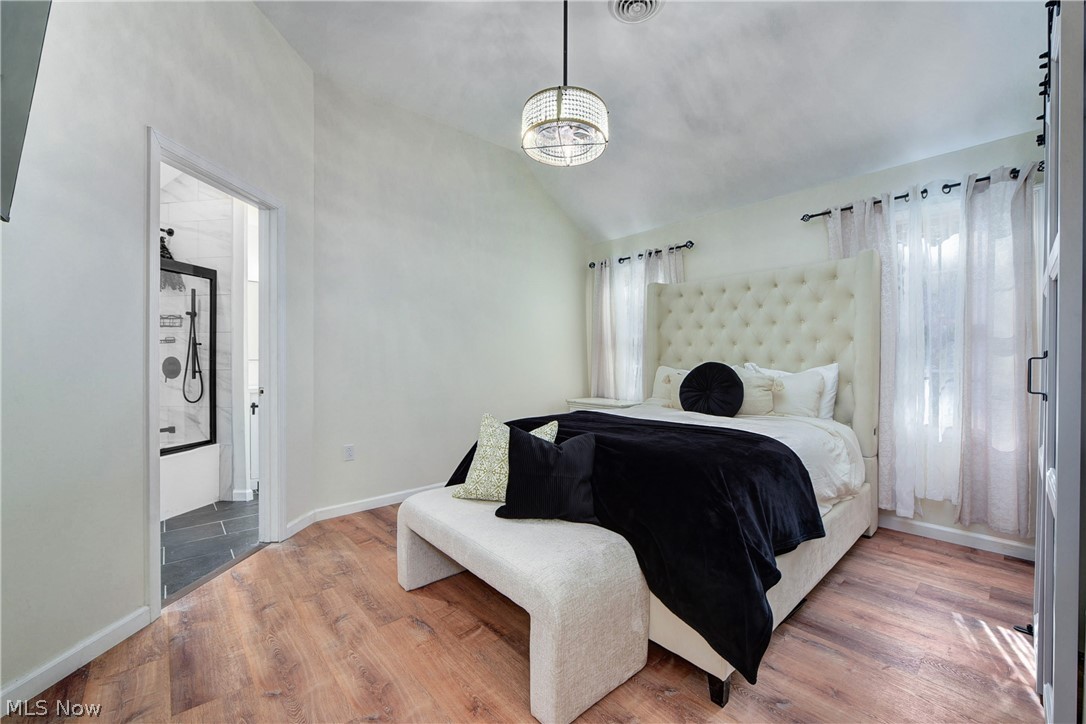 924 Greyton Cleveland Heights OH 44112