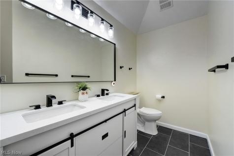 924 Greyton Cleveland Heights OH 44112