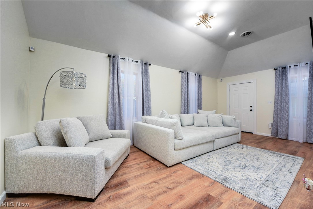 924 Greyton Cleveland Heights OH 44112