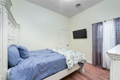924 Greyton Cleveland Heights OH 44112