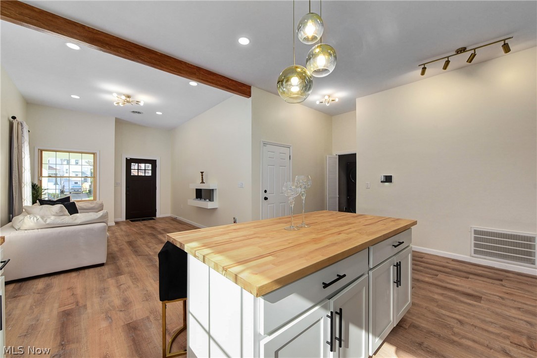 924 Greyton Cleveland Heights OH 44112