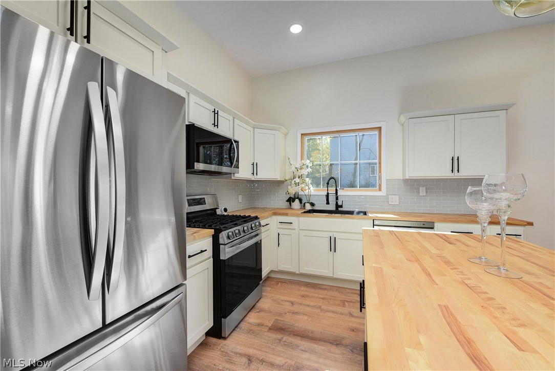 924 Greyton Cleveland Heights OH 44112