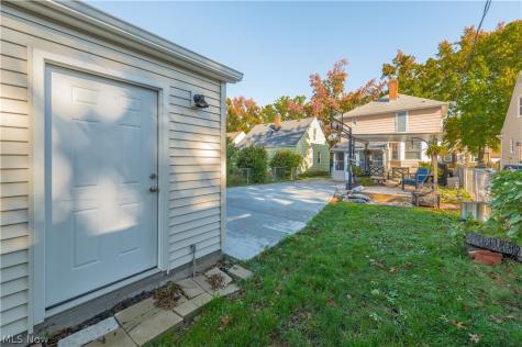 14427 Hollywood Avenue Cleveland OH 44111