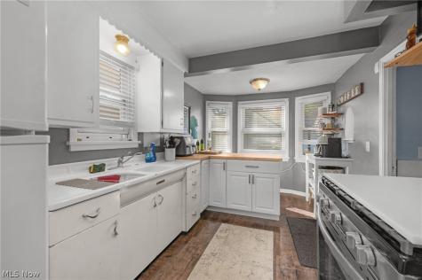 14427 Hollywood Avenue Cleveland OH 44111