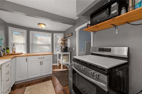 14427 Hollywood Avenue Cleveland OH 44111