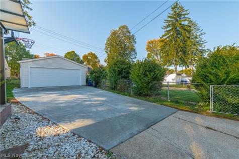 14427 Hollywood Avenue Cleveland OH 44111