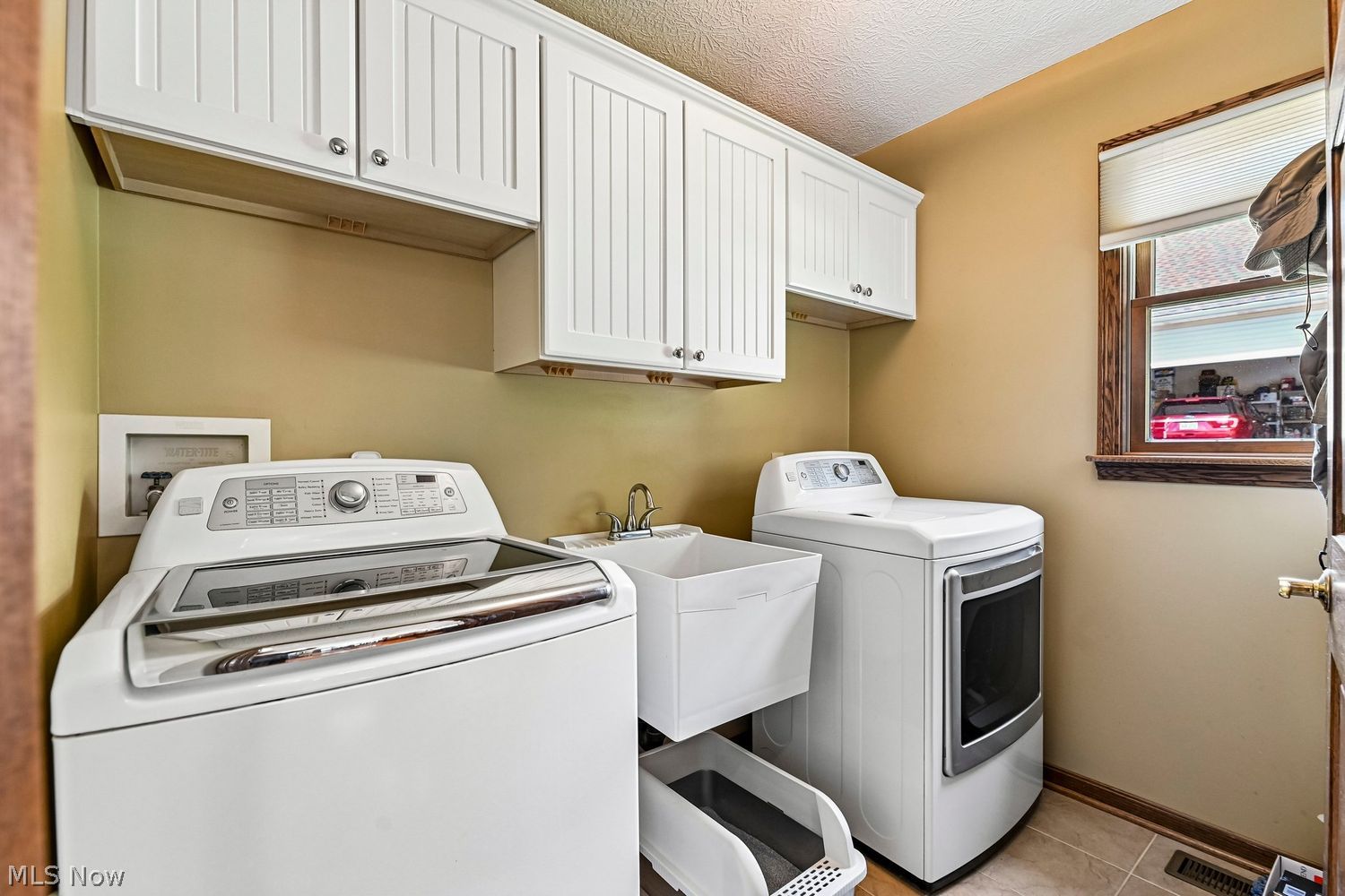 7174 Lake O' Springs Avenue NW North Canton OH 44720