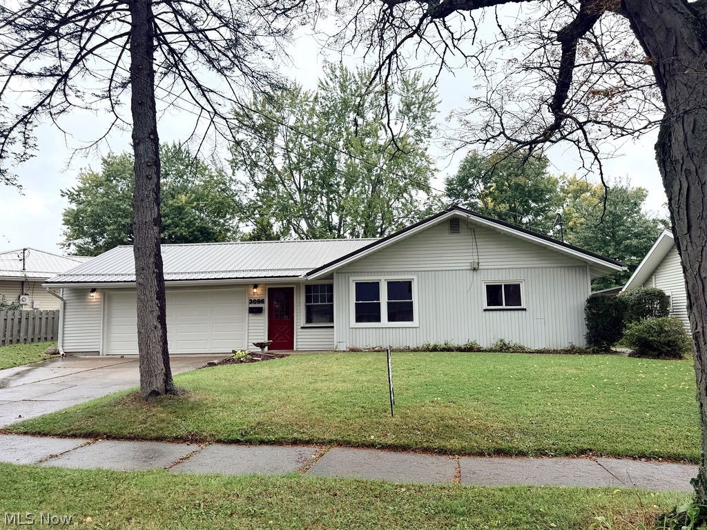 3086 Greenfield Warren OH 44485