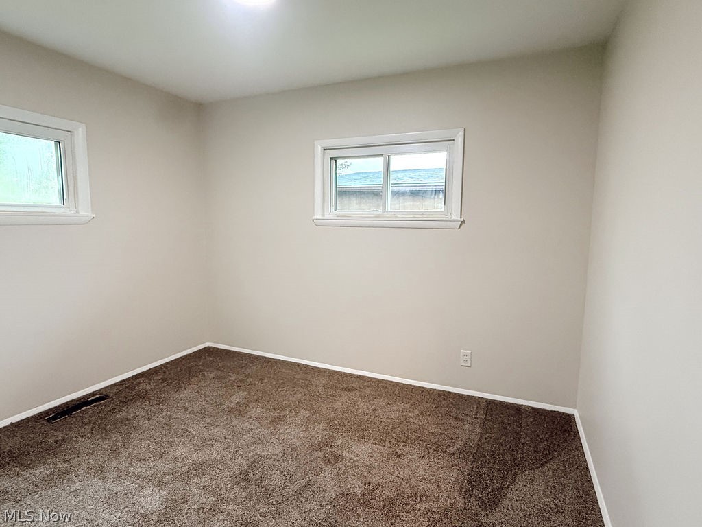 3086 Greenfield Warren OH 44485