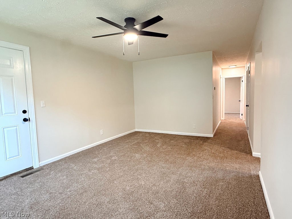 3086 Greenfield Warren OH 44485