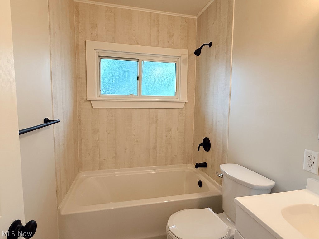 3086 Greenfield Warren OH 44485