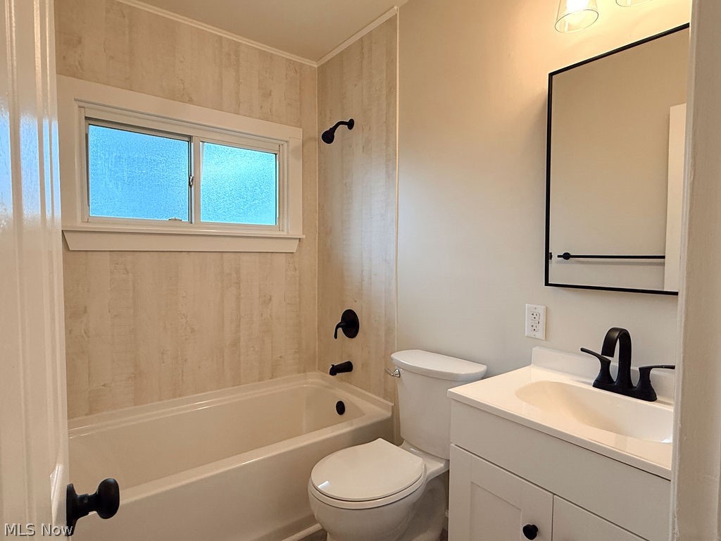 3086 Greenfield Warren OH 44485