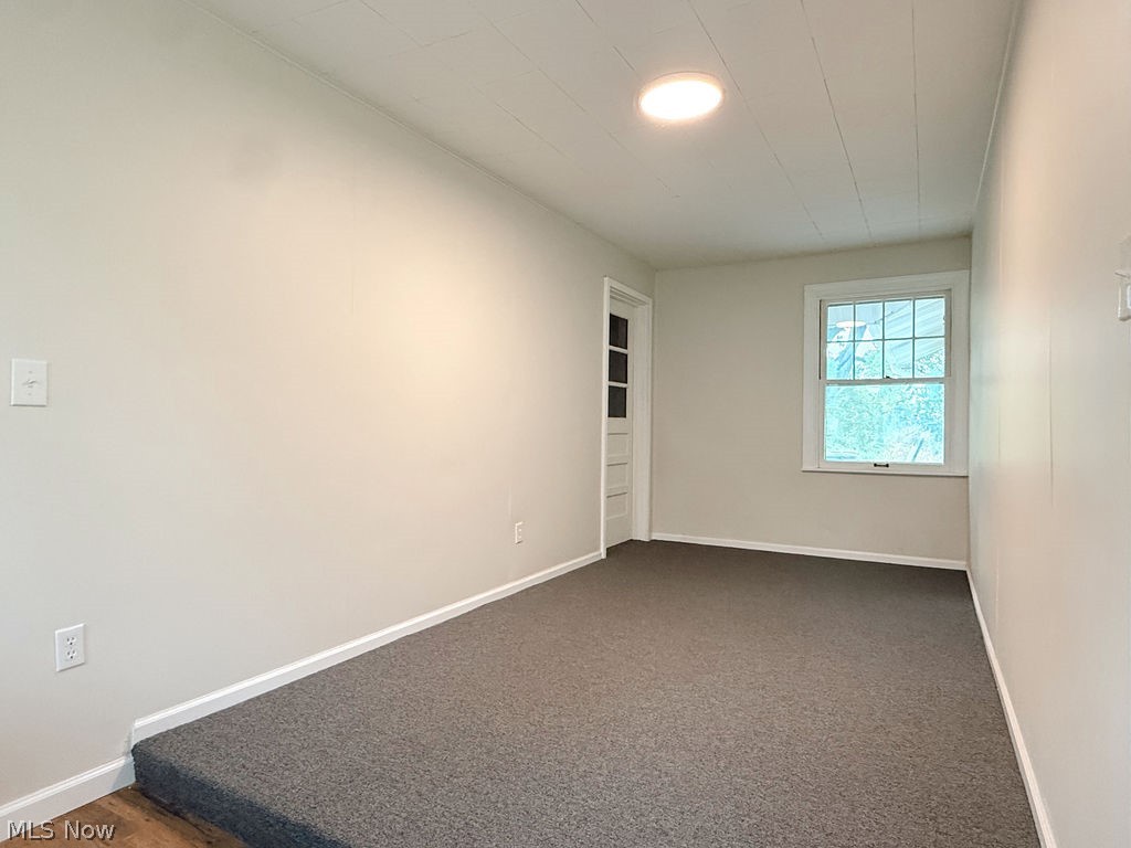 3086 Greenfield Warren OH 44485
