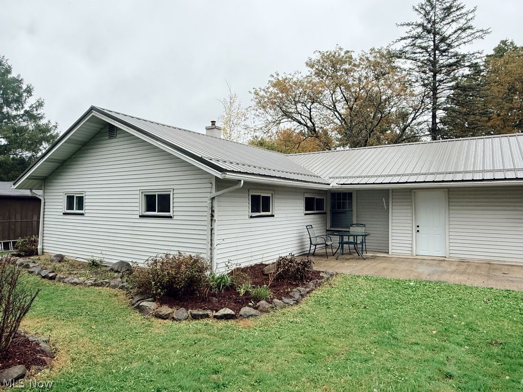 3086 Greenfield Warren OH 44485