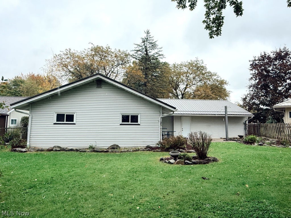 3086 Greenfield Warren OH 44485