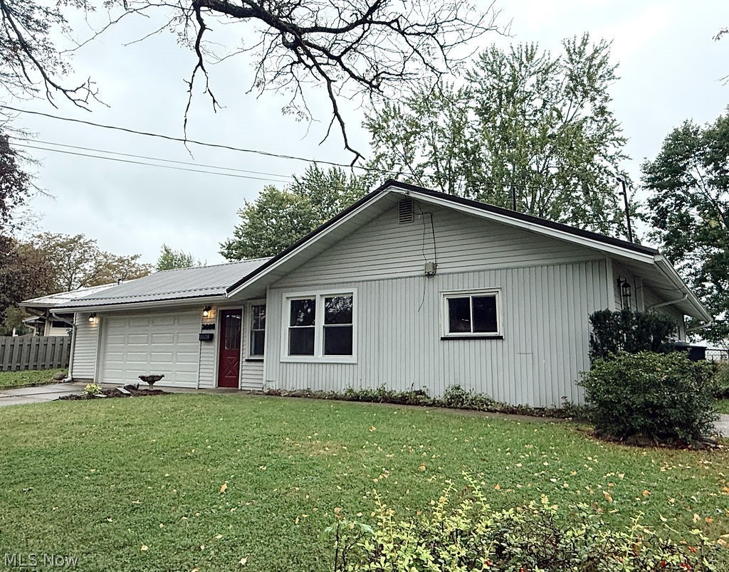3086 Greenfield Warren OH 44485