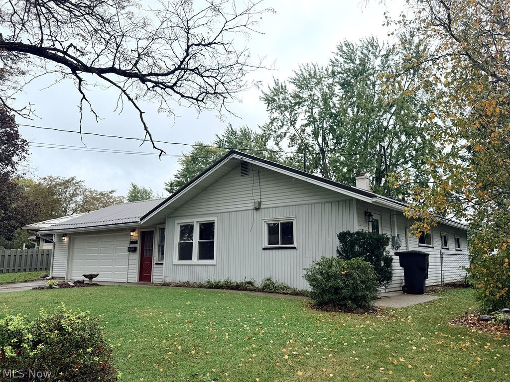 3086 Greenfield Warren OH 44485