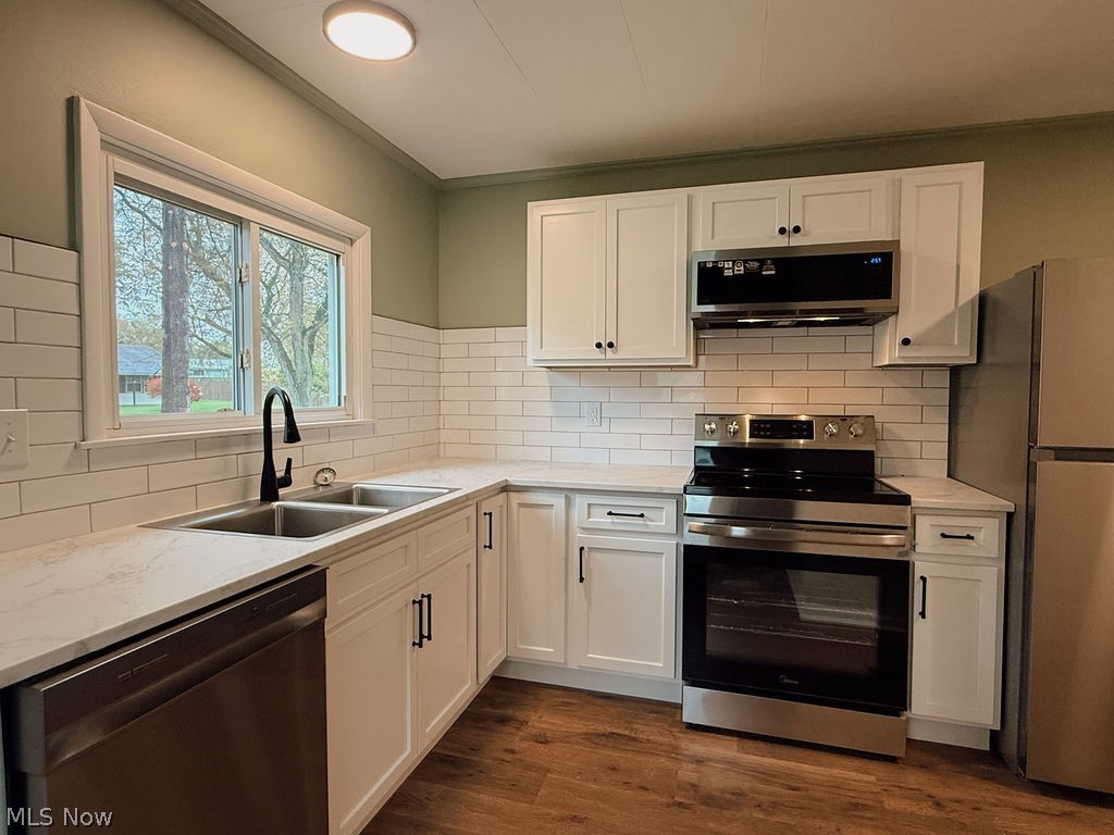 3086 Greenfield Warren OH 44485