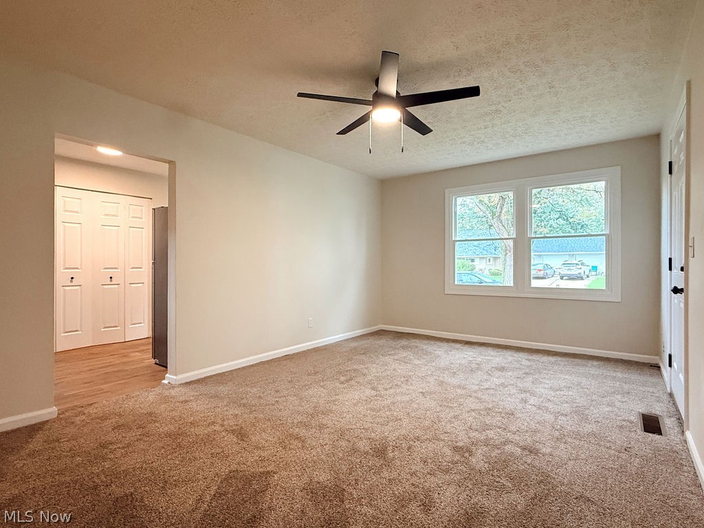 3086 Greenfield Warren OH 44485
