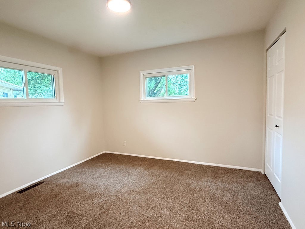 3086 Greenfield Warren OH 44485