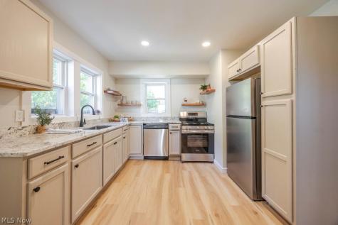 2239 Lake Road Akron OH 44312