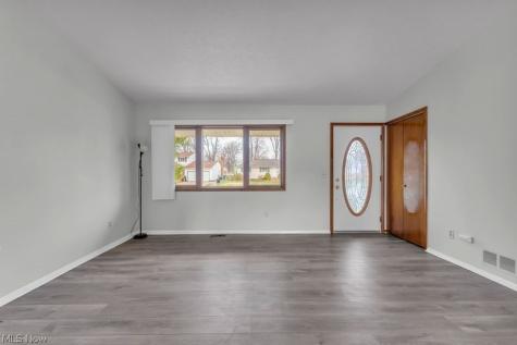 462 Waterbury Drive Eastlake OH 44095