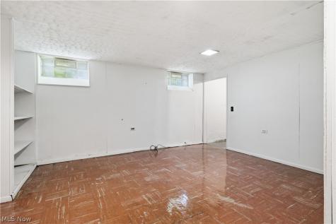 1464 E 248th Street Euclid OH 44117