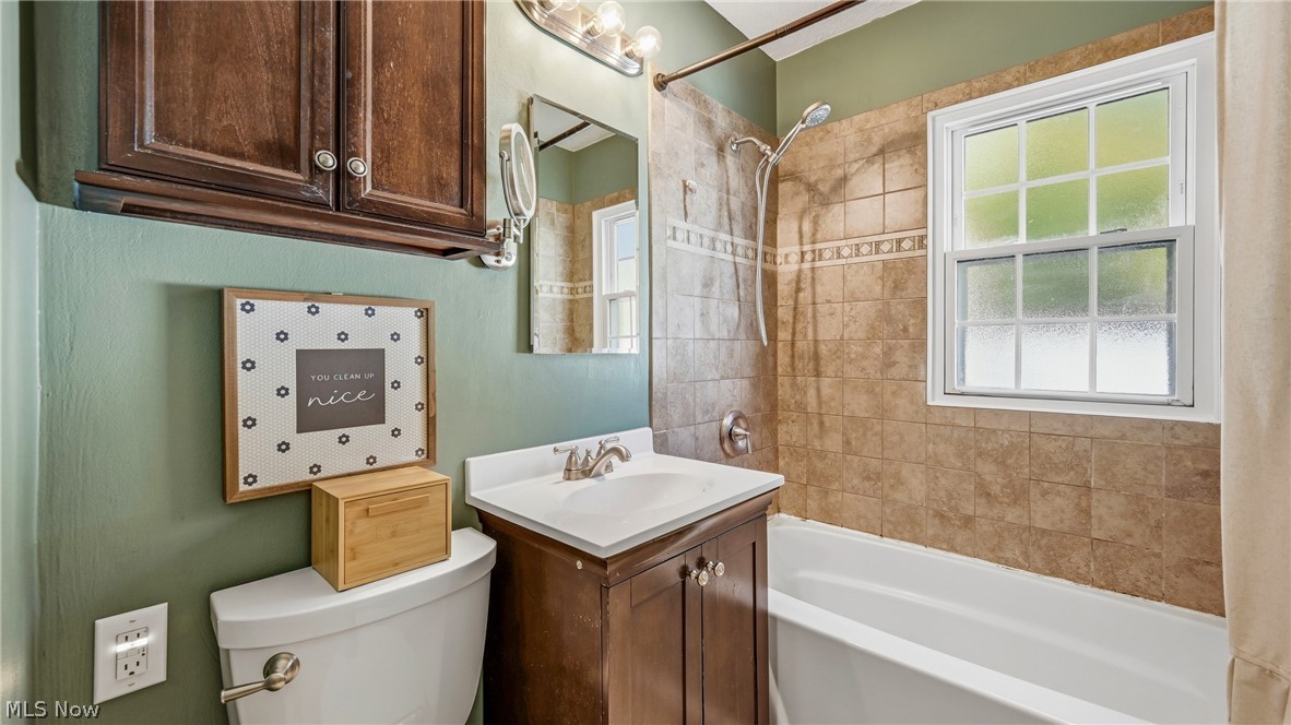 332 Caroline Avenue Hubbard OH 44425
