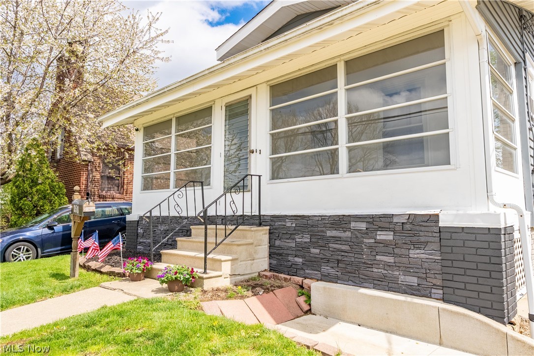 350 Lindy Lane Avenue NW North Canton OH 44720