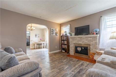 350 Lindy Lane Avenue NW North Canton OH 44720