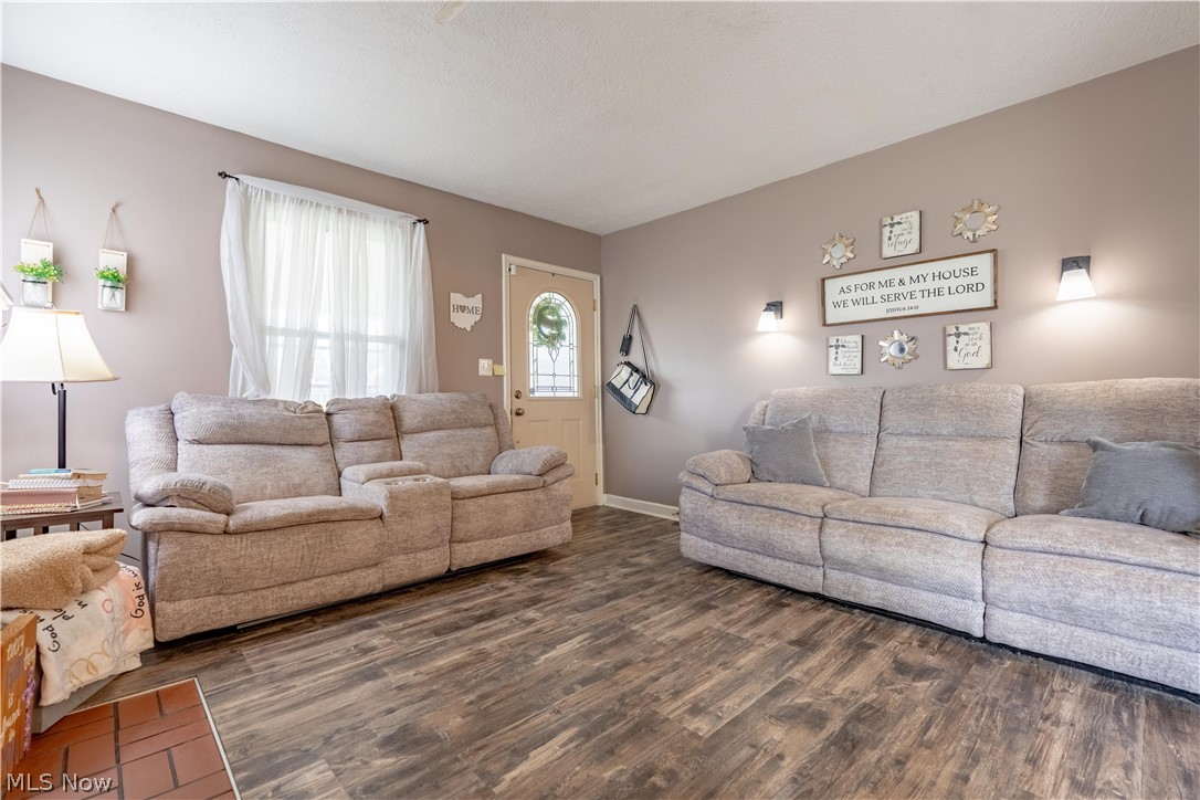 350 Lindy Lane Avenue NW North Canton OH 44720