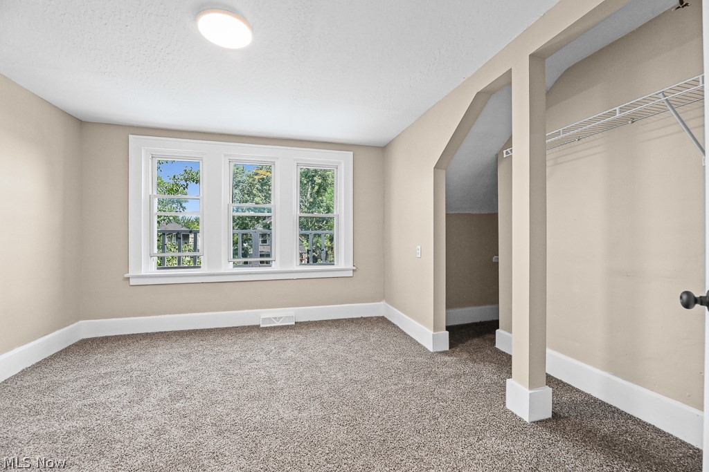 631 W Oregon Avenue Sebring OH 44672