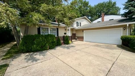 26888 Sweetbriar Drive North Olmsted OH 44070