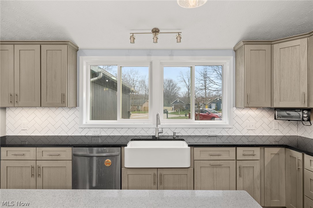 19595 Cross Trail N Strongsville OH 44136