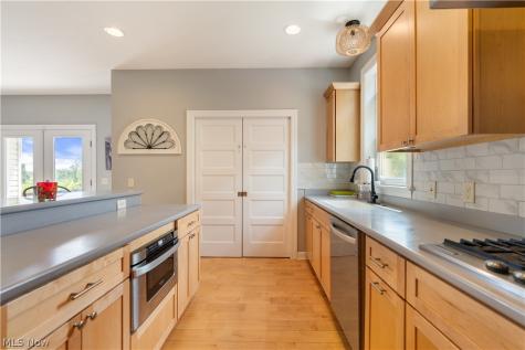 3990 Smith Kramer Street NE Hartville OH 44632
