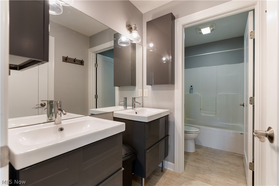 3990 Smith Kramer Street NE Hartville OH 44632