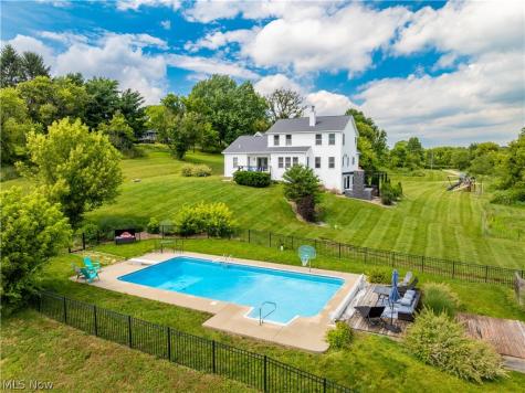 3990 Smith Kramer Street NE Hartville OH 44632