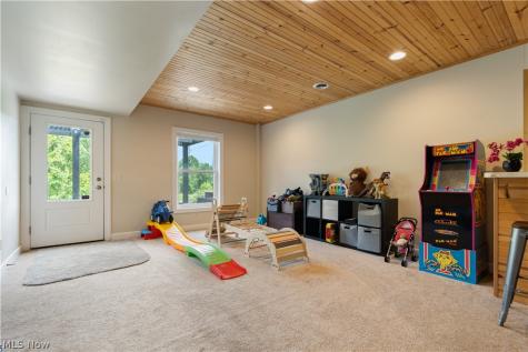 3990 Smith Kramer Street NE Hartville OH 44632