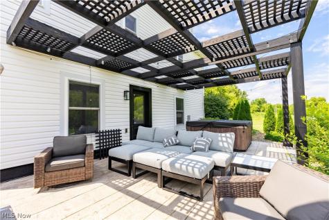 3990 Smith Kramer Street NE Hartville OH 44632