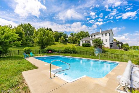 3990 Smith Kramer Street NE Hartville OH 44632