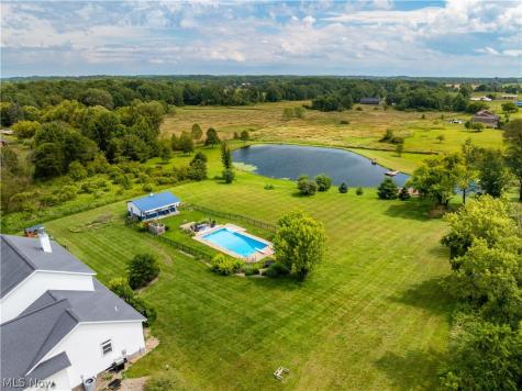 3990 Smith Kramer Street NE Hartville OH 44632