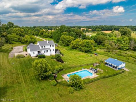 3990 Smith Kramer Street NE Hartville OH 44632