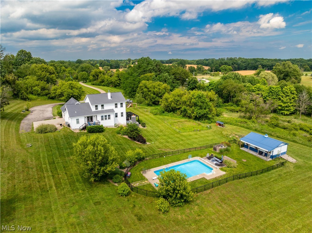3990 Smith Kramer Street NE Hartville OH 44632