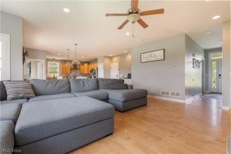 3990 Smith Kramer Street NE Hartville OH 44632