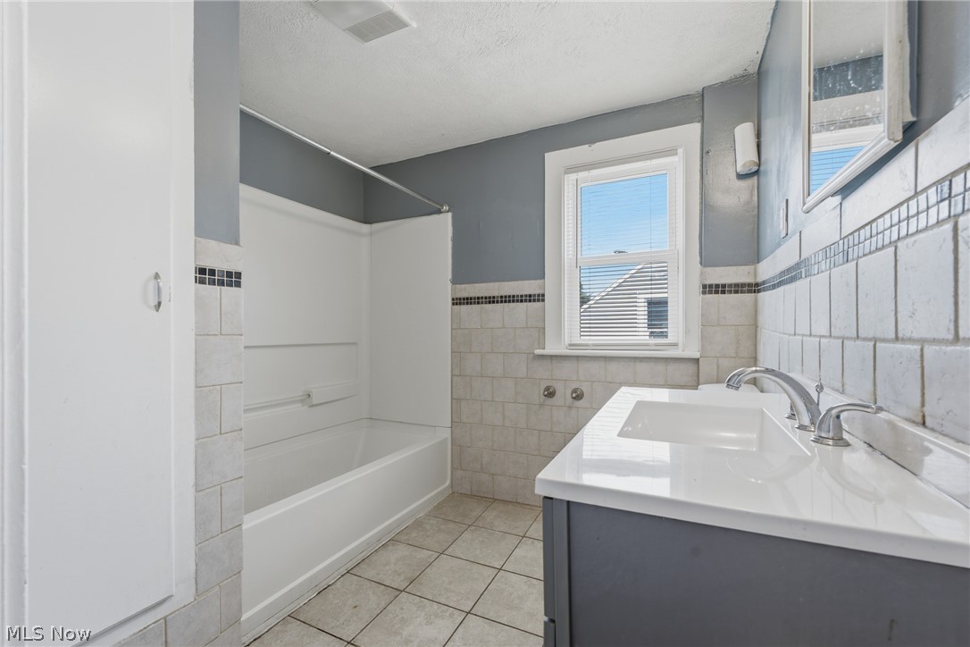 392 Oxford Avenue Akron OH 44310